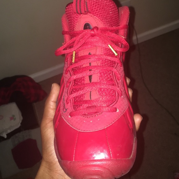 Gym Red Nikes - Picture 4 of 4