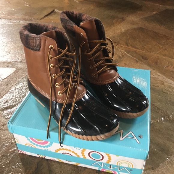 Anna Duck Boots, Size 9 - Brand New!