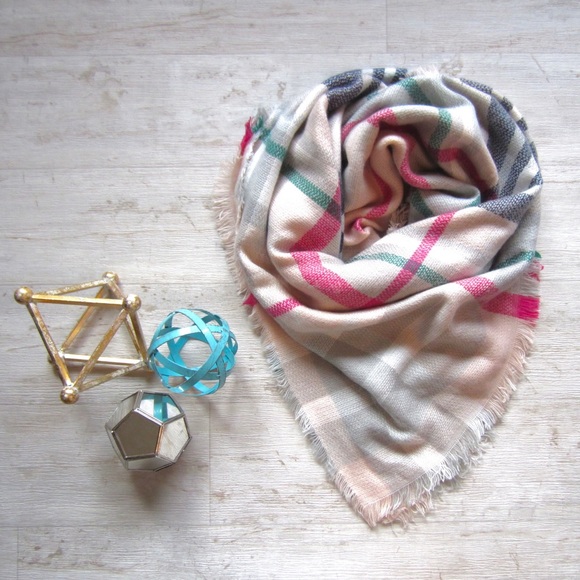 LAST ONE ๐ Light Pink Plaid Blanket Scarf - Picture 2 of 5