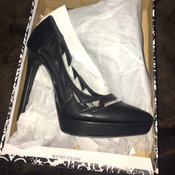 ‼️ Last pair ‼️ black with clear cut out pumps