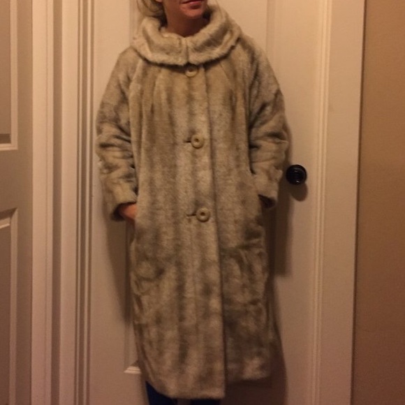 Faux fur vintage coat - Picture 3 of 3