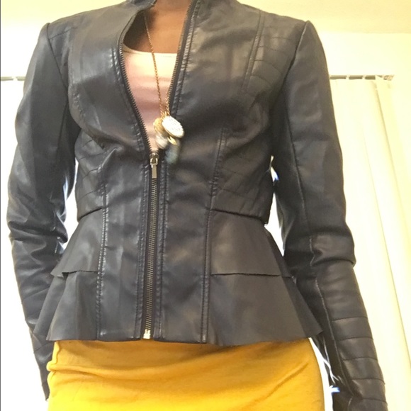 ❗OMG PRICE DROP❗Navy Blue Peplum jacket - Picture 2 of 6