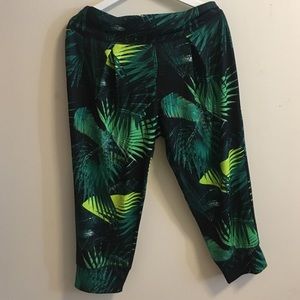 Fabletics baggy capri pants (never worn)