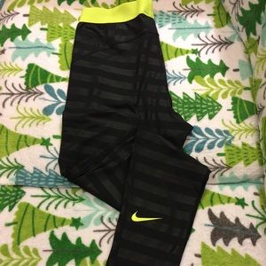 NikePro HyperWarm leggings size med