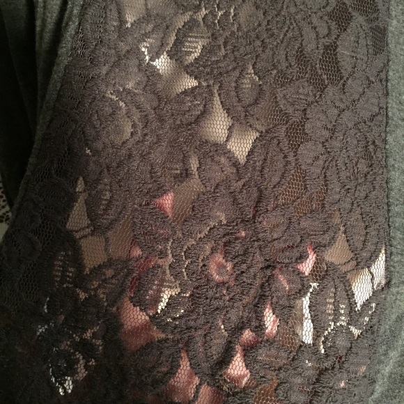 SALE🔥HI-LOW TOP w/LACE - Picture 3 of 4