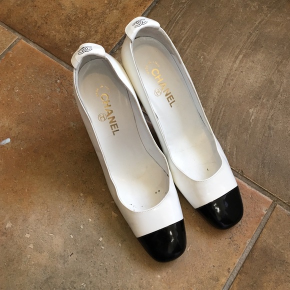 Chanel spectator pumps