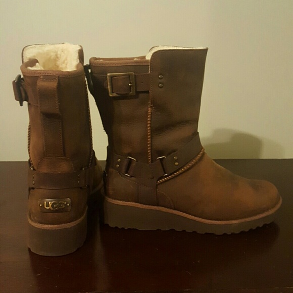 *Flash Sale* Leather Ugg