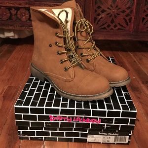 Dirty laundry camel combat boots