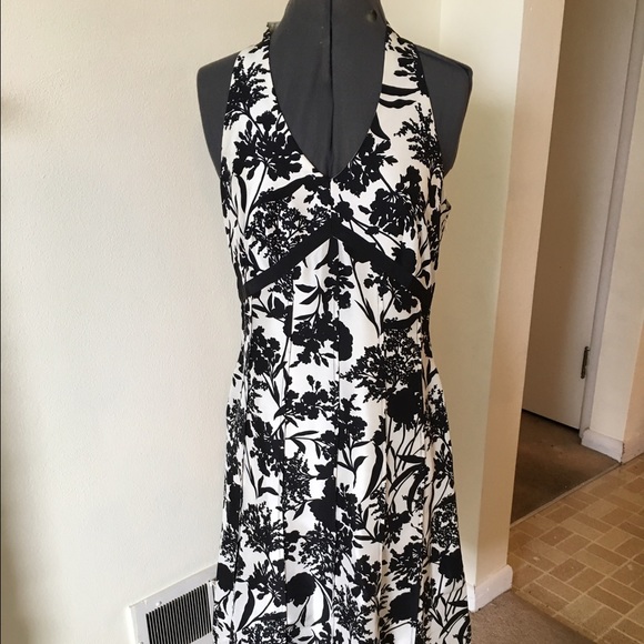 Black and White Floral Sleeveless Dress