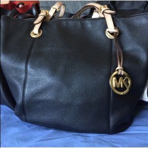 I still have this bag🎉🎉Michael Kors