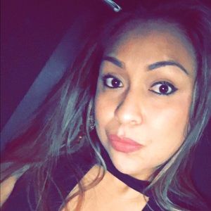 Meet your Posher, Esmeralda