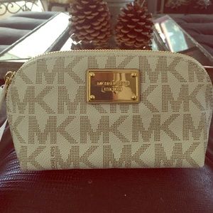 Michael kors travel pouch