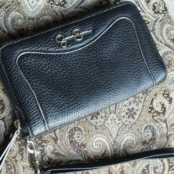 Jessica Simpson wristlet