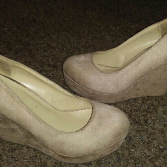 Beige wedges SODA