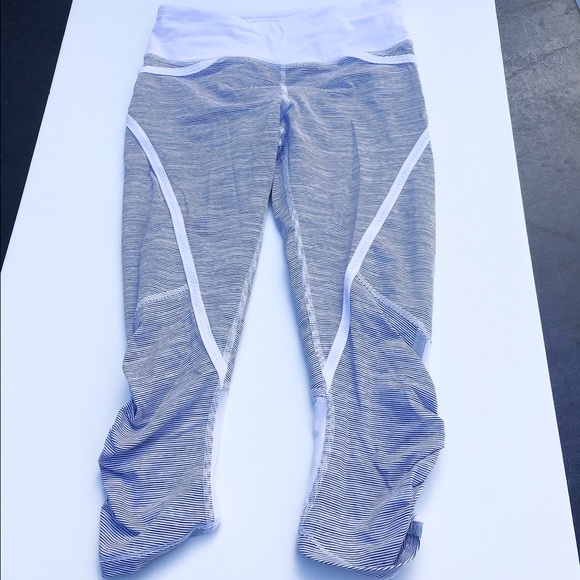 Lululemon crops that-white with thin black stripes