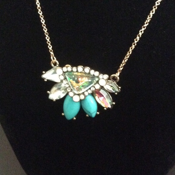 💙💚New Gold Tone Mixed Stone Rhinestone Necklace! - Picture 2 of 4