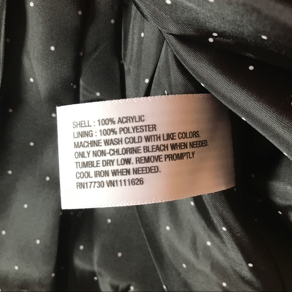 ๐2X HOST PICK๐ NWOT, Kids Red Coat - Picture 5 of 7