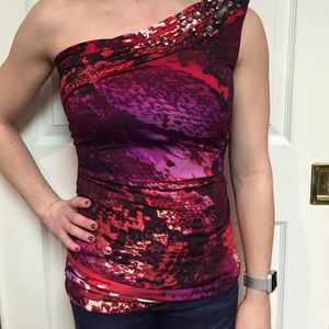 Caché one shoulder top