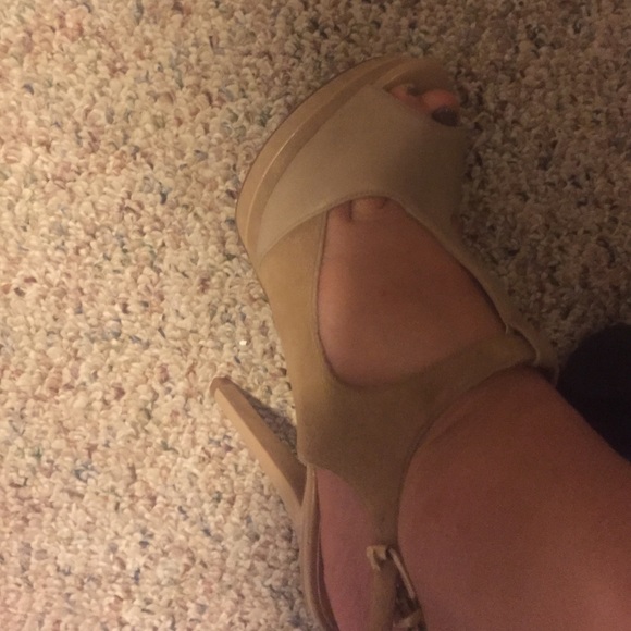 High heels - Picture 3 of 3