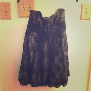 Small strapless black and white dress