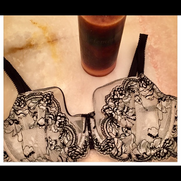 💕NWT VS black &a white mesh bra💕36DD