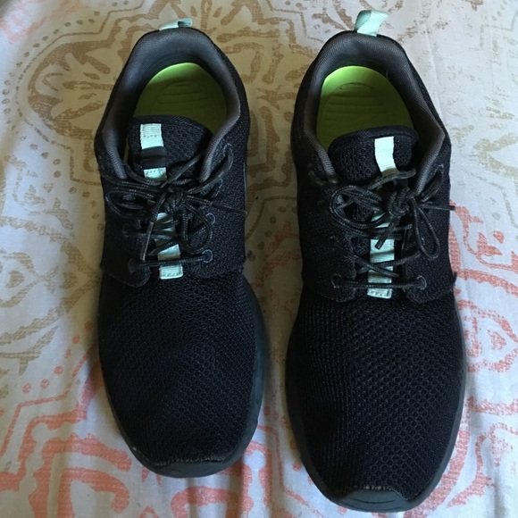 Nike Roshe womens
