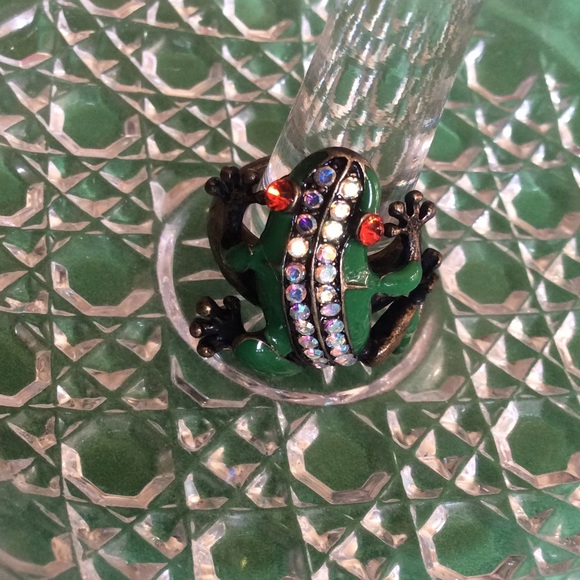 NEW Rhinestone Frog Ring! Statement Ring 💚🐸 CUTE - Picture 3 of 4