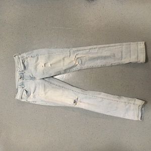 Women's light washed jeans
