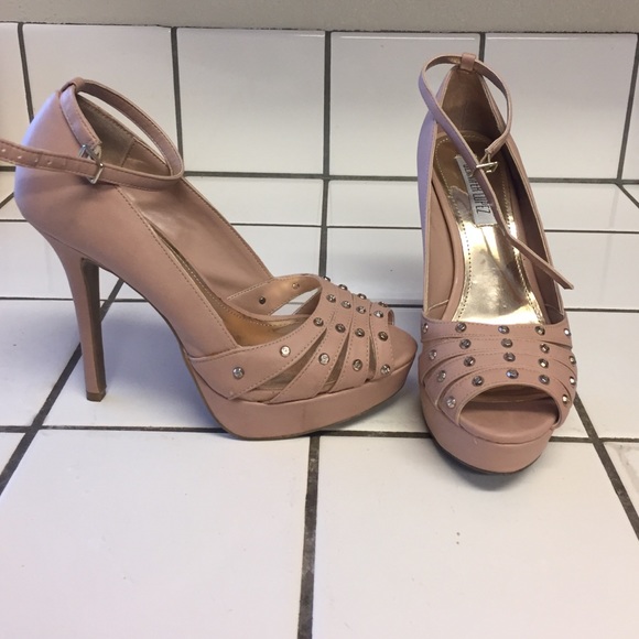 Jennifer Lopez nude heels