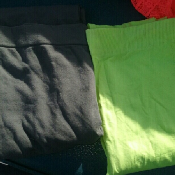 2 pair of leggings