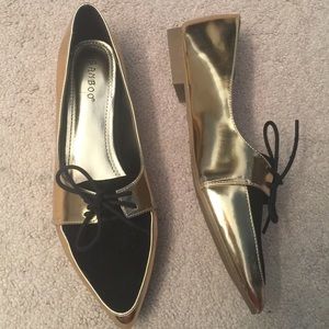 NWOT Bamboo Gold and Black Shoes