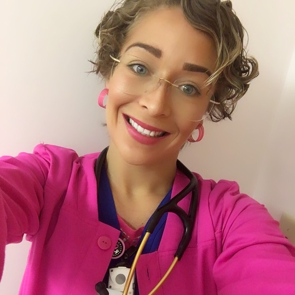 Meet your Posher, Courtney - Picture 2 of 7