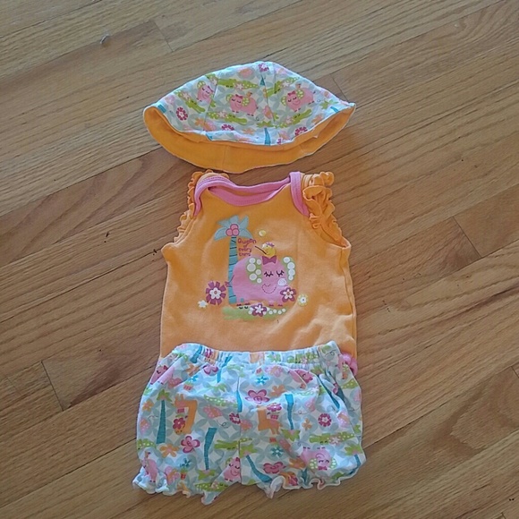 1 Outfit 1 Onsies - Picture 2 of 3