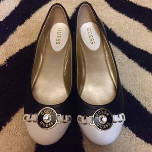 Guess Black & White Flats!