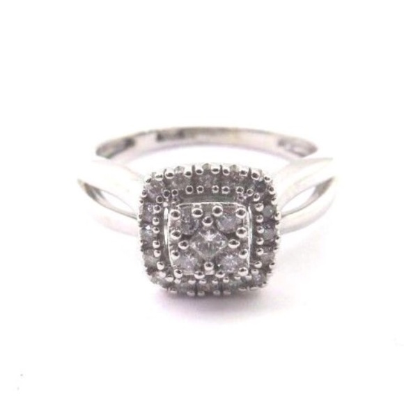 10k White Gold Diamond Cluster Engagement Ring