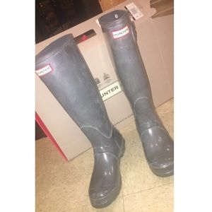 GREY HUNTER RAINBOOTS WORN TWICE!!!!