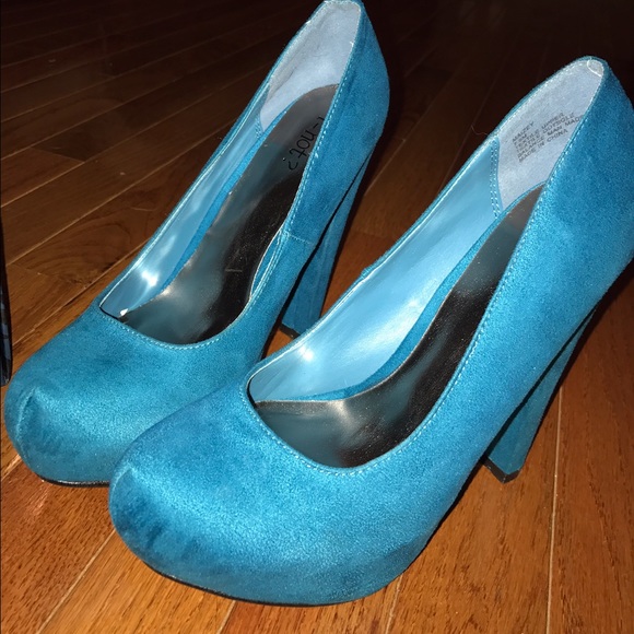 New in box teal pumps size 7