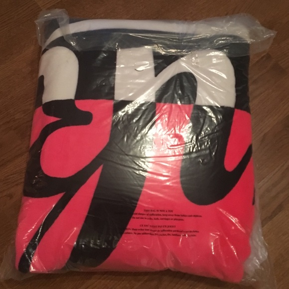 PINK Sherpa Blanket- FINAL PRICE - Picture 3 of 3