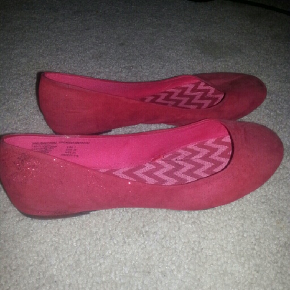 Red Flats - Picture 2 of 4