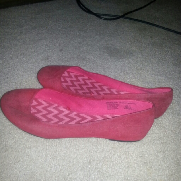 Red Flats - Picture 3 of 4