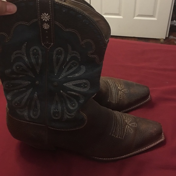 W11 Ariat cowboy boots!
