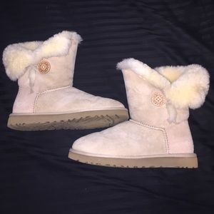 new bailey button uggs!