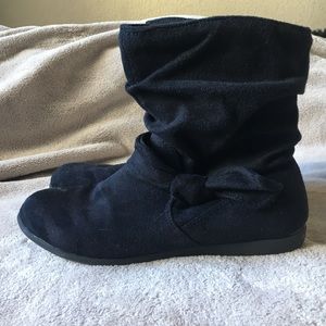 BLACK SUEDE BOOTIES