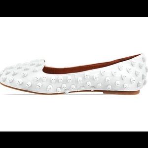 NWOT- Jeffrey Campbell Skulltini White Flats