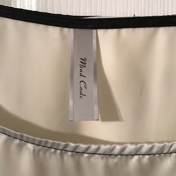Tunic - Picture 2 of 3