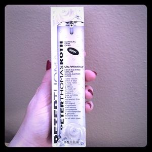 Peter Thomas Roth Un-Wrinkle Fast Acting Serum