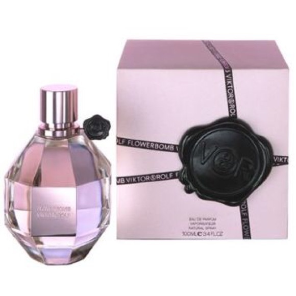 Flowerbomb Viktor & Rolf 3.4 oz. - I WANT