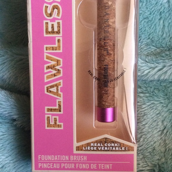 🎀 NEW Flawless Base Foundation Cork Makeup Brush - Picture 3 of 4