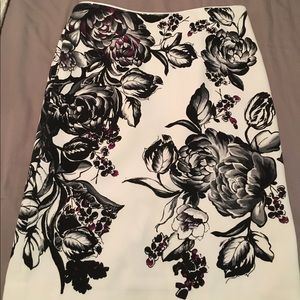 White House Black Market Skirt Sz 2