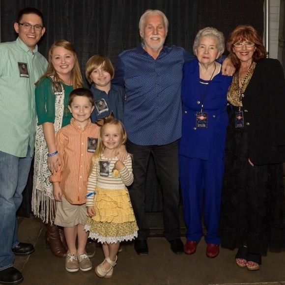 Meet your Posher, Candi